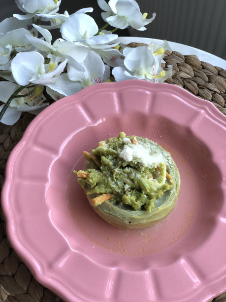 洋蓟和鳄梨图片下载