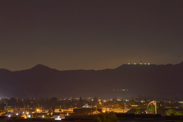 加州伯班克的好莱坞标志山的后面图片下载