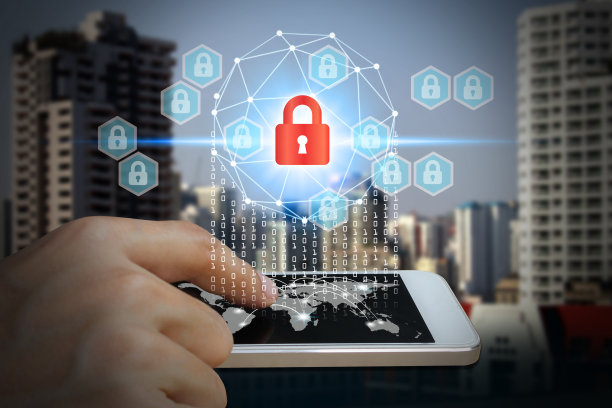 手用智能手机与挂锁技术图片下载