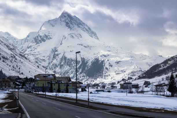 美丽的高山景观图片下载