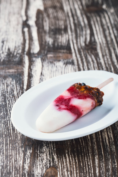 自制草莓格兰诺拉麦片冰棒图片下载