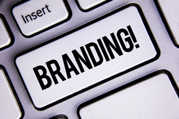 文本标志显示品牌激励呼吁。概念照片创建一个独特的身份为新的创业机构写在白色键盘键与复制空间。前视图。图片下载