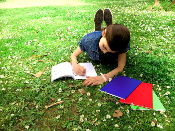 在大自然学习是快乐的图片下载