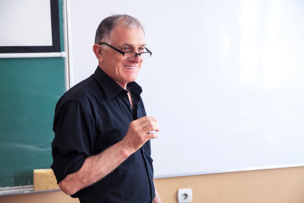 老师在教室里图片下载