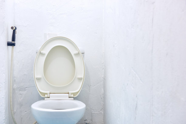 浴室里的白色马桶素材图片