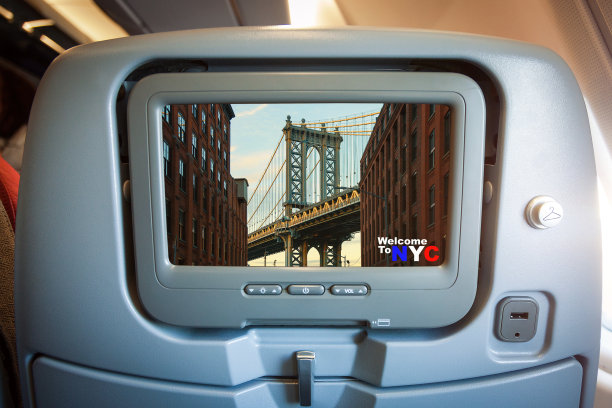 欢迎来到纽约——飞机乘客座位的屏幕图片下载