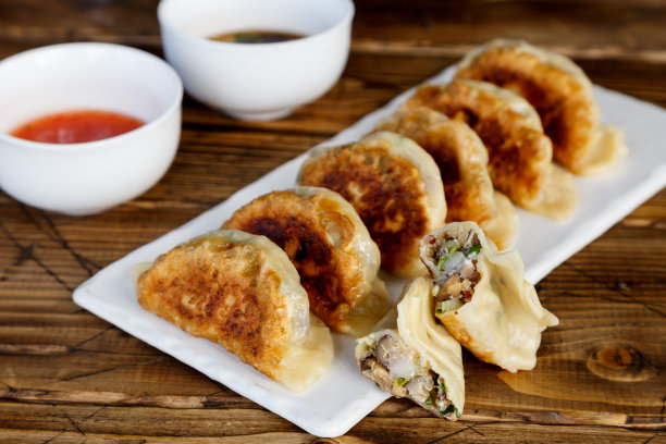 甜酸酱饺子素材图片