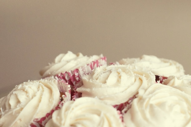 一组纸杯蛋糕的特写图片下载