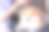 博美犬洗澡后用刷子刷。图片下载