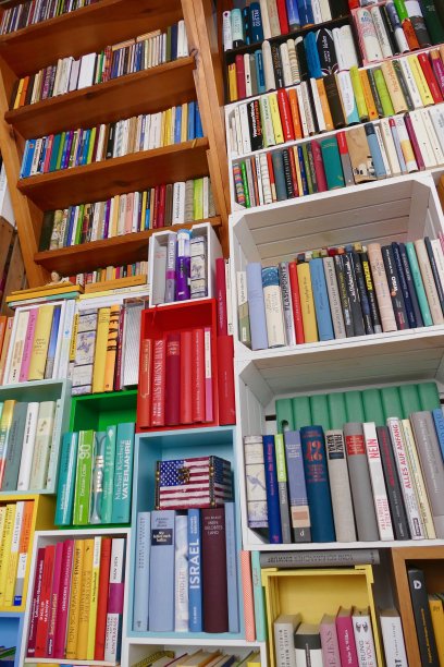 观充分包装的书架图片下载