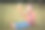 小女孩在公园里玩图片下载