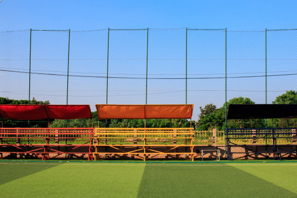 足球场与人造草皮在一个体育场，梅希亚的公共足球场是建立在泰国的税收图片下载