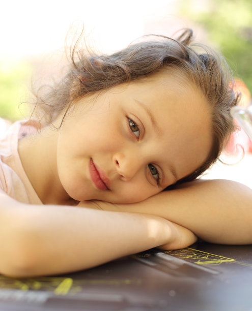 快乐女孩的肖像图片下载