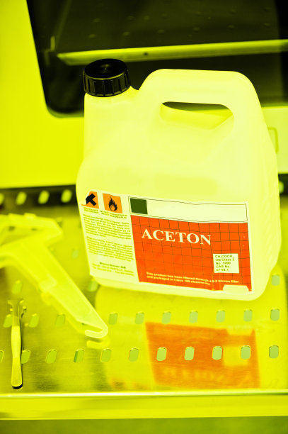 警告或危险标志/标签:桶装实验室丙酮[酒精又名丙烷(CH3)2CO]图片下载