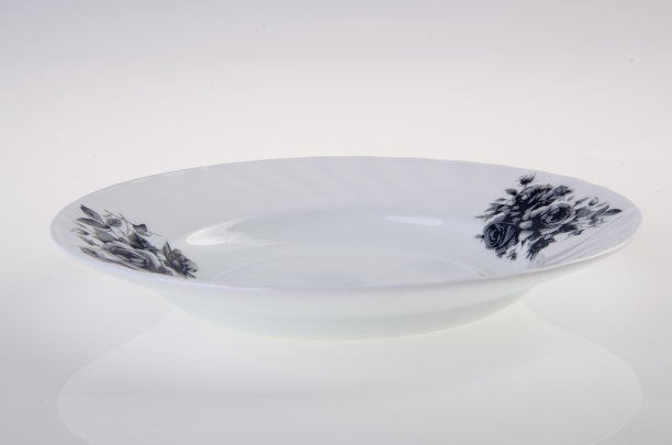 白色背景上的盘子图片下载