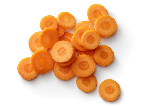 蔬菜:白色背景上孤立的胡萝卜图片下载