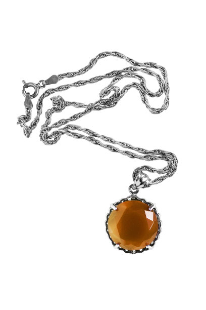 琥珀项链孤立图片下载