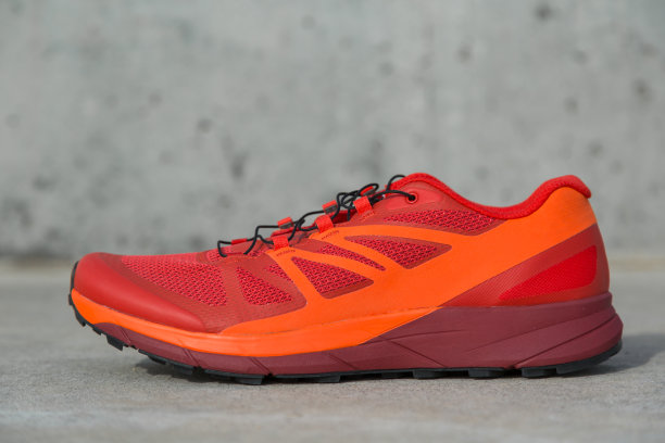 橙色的运动鞋图片下载
