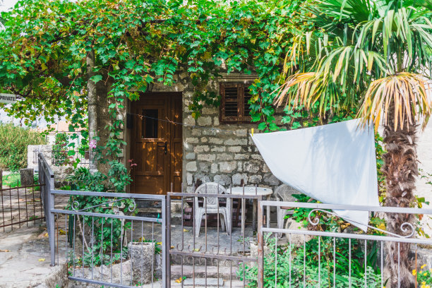 科托尔的住宅庭院图片下载