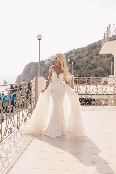 时尚照片华丽的女人与金发在豪华的婚纱图片下载