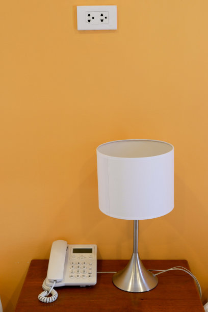 卧室台灯和电话图片下载