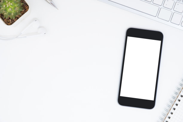 俯视图智能手机模拟屏幕上的白色桌子与复制空间，平铺。图片下载