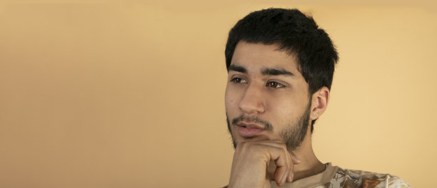 友好的年轻人图片下载