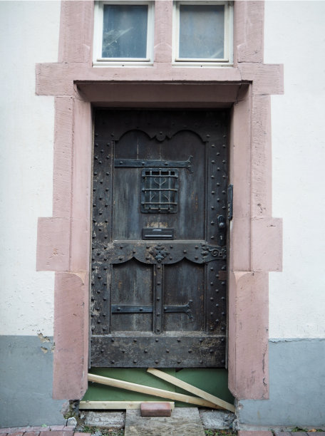 老黑的门图片下载