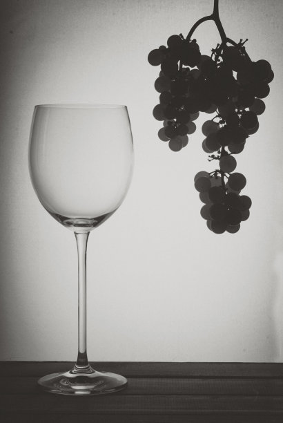 酒杯和葡萄图片下载