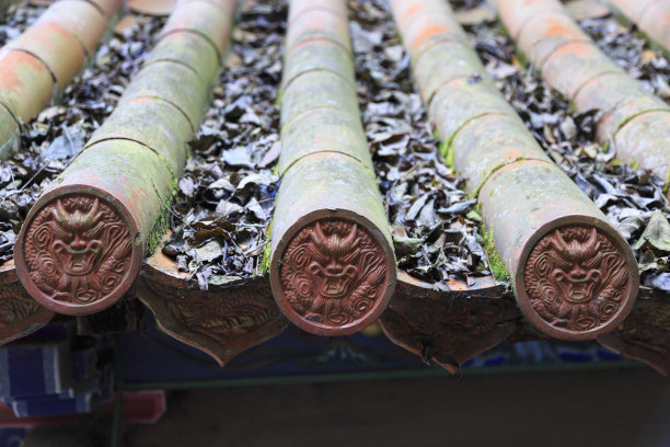 中国昆明的龙门和寺庙素材图片