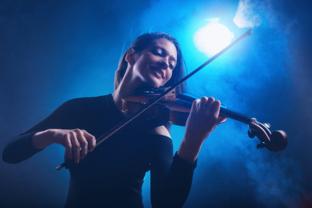 小提琴家图片下载