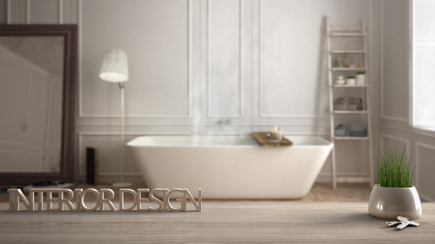 木制的桌子、桌子或架子上有盆栽的草植物，屋内的钥匙和3D字母使字室内设计，经过模糊的经典浴室，项目概念复制空间背景图片下载