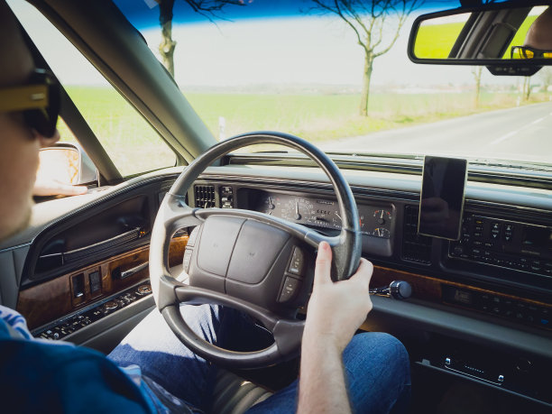 开一辆老爷车图片下载