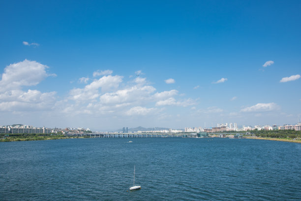 韩国首尔的汉江景色。图片下载