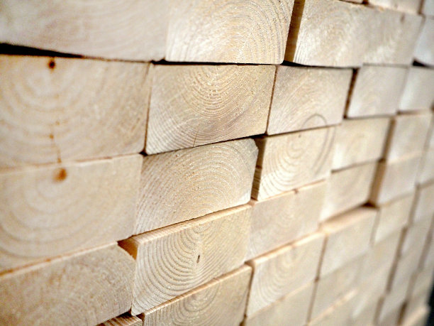 堆叠木材2x4'轻型建筑木材图片下载