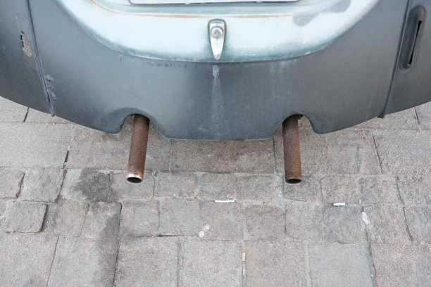 一辆生锈的旧车的细节图片下载