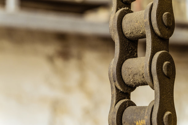钢链传动特写。有限的景深。图片下载