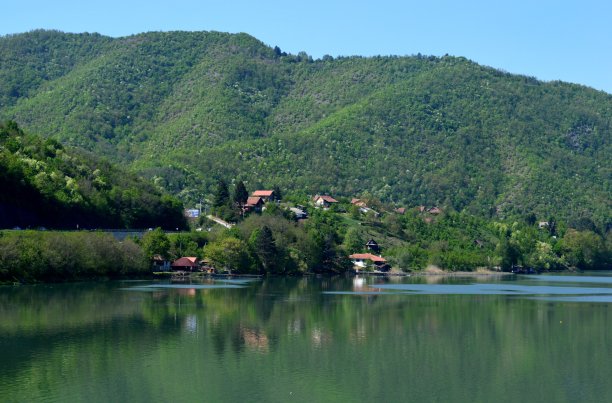 湖边的房屋图片下载