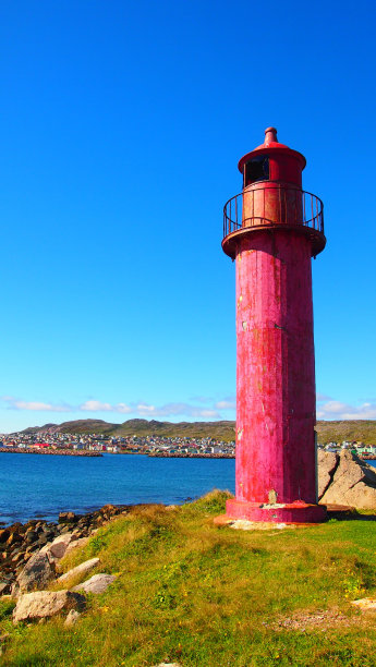 海岛灯塔(垂直照片)图片下载