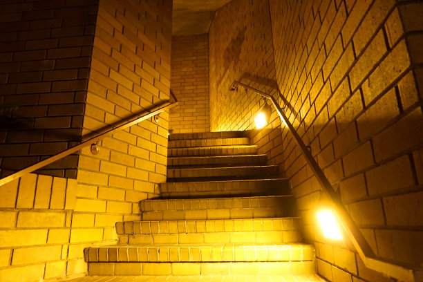 照亮楼梯图片下载