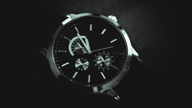 近距离微距照片详细的银手表在戏剧性的低光图片下载