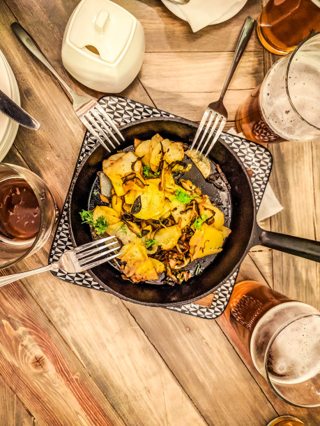 平躺晚会图片下载