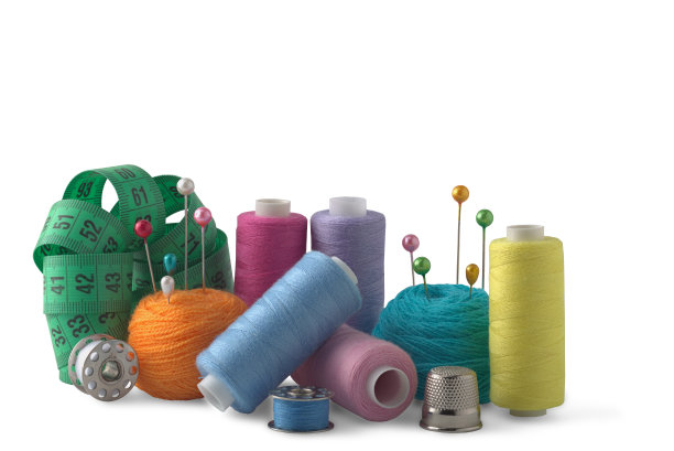 线轴上的缝纫线红，黄，绿，白底，供设计师使用图片下载