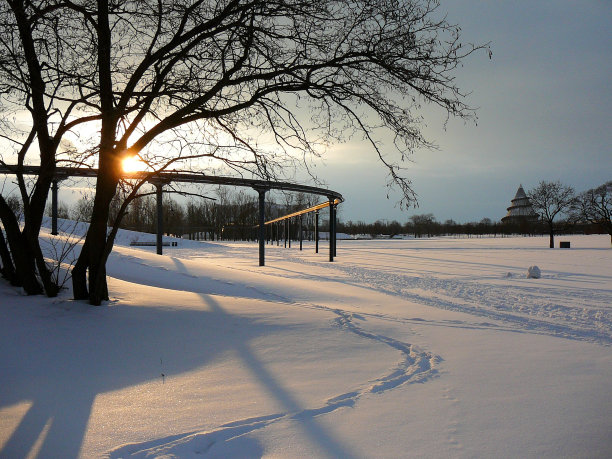 冬季日出或日落的雪景图片下载