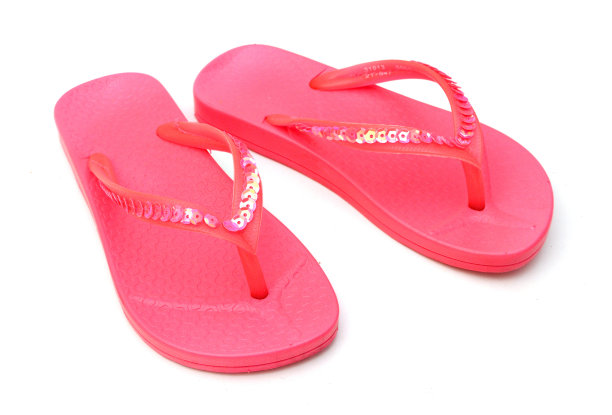 在白色背景下孤立的丁字裤图片下载