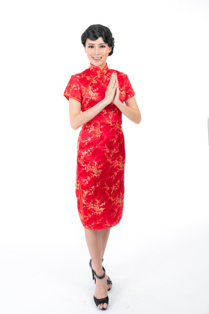 亚洲华人穿着中国传统的旗袍，摆出欢迎的姿态图片下载