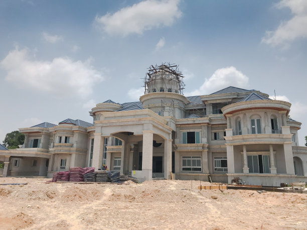 正在建筑工地上建造的房屋图片下载