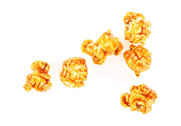 爆米花焦糖孤立在白色背景，俯视图图片下载