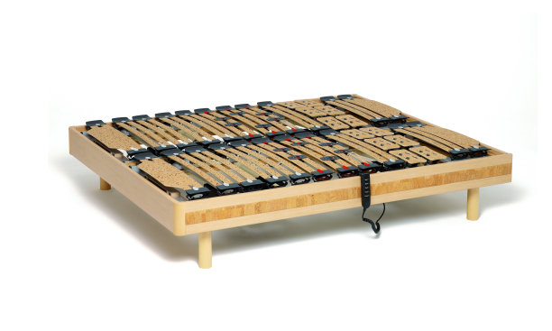 白色背景的铰接式床图片下载