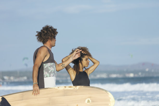 在海滩上度过愉快的假期图片下载